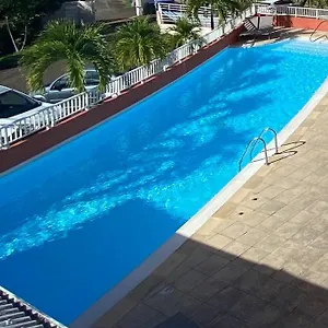 https://le-paradis-de-la-baie-4-couchages-a-2-minutes-des.comcaribbean.com